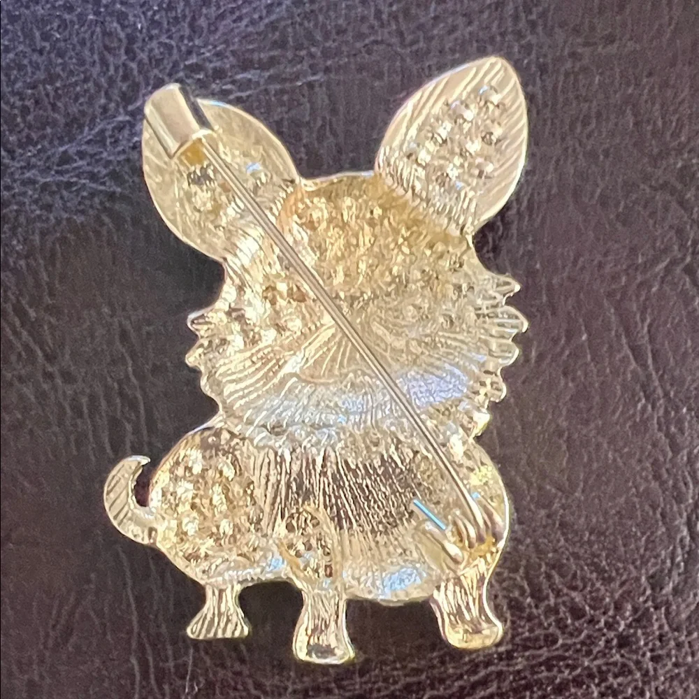 🌟🌟🍾🫶🏻 Sparkling Chihuahua Dog Brooch with Pink and White Crystals